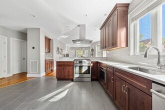 7 Stoughton St-Unit -1 in Medford, MA - Building Photo - Building Photo