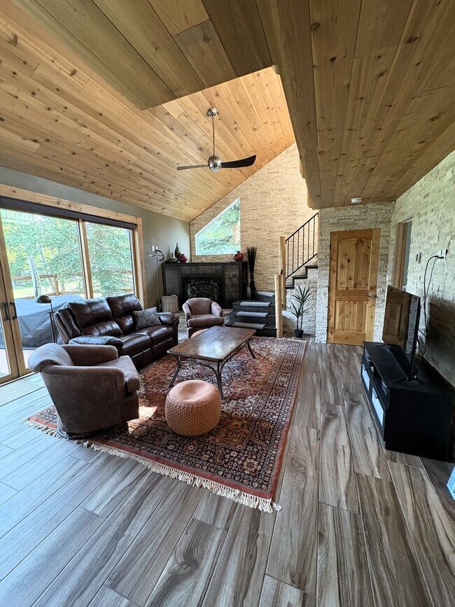 231 E Rabbit Ct in Silverthorne, CO - Building Photo - Building Photo