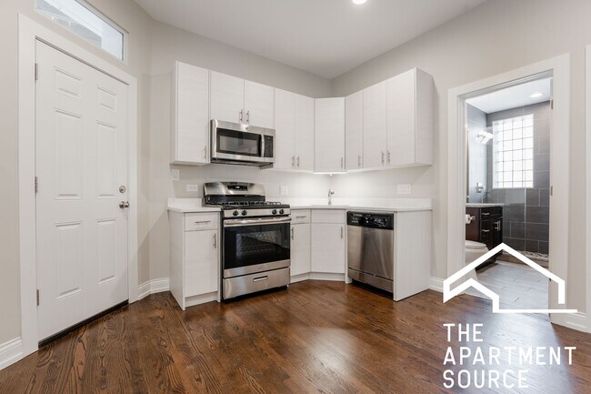 2748 N Richmond St, Unit 1 in Chicago, IL - Building Photo - Building Photo