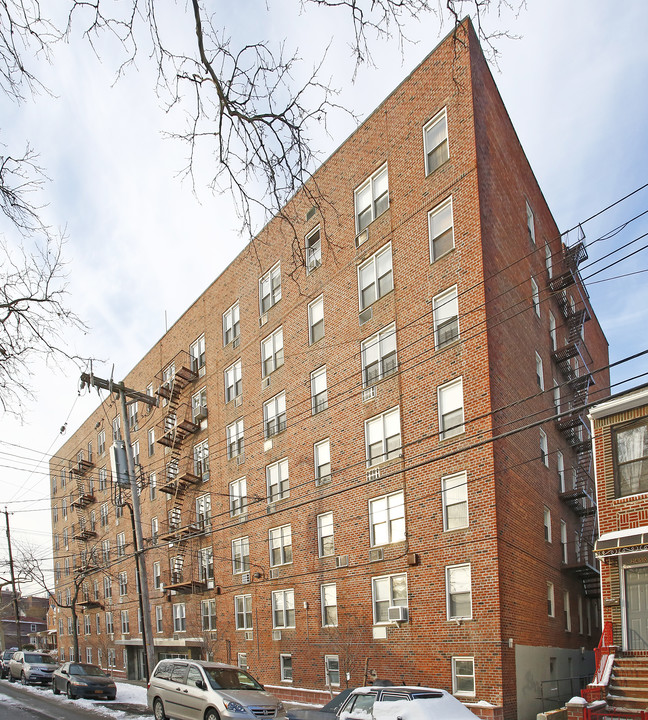 2470 W 1st St in Brooklyn, NY - Building Photo