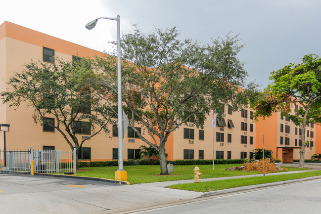 Singer Plaza in Miami, FL - Building Photo - Building Photo