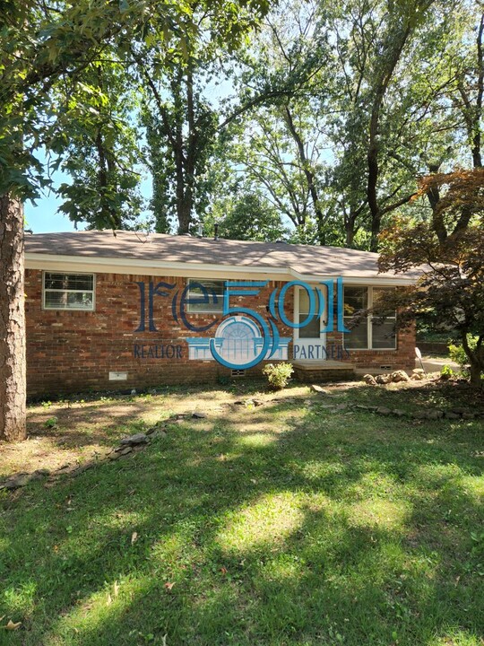 7001 Burton Dr in Little Rock, AR - Building Photo