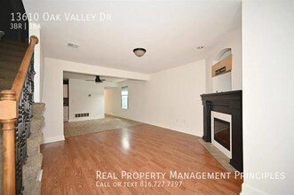 13610 Oak Valley Dr in Platte City, MO - Building Photo - Building Photo