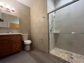 30 Oak St, Unit 104 in Bayonne, NJ - Building Photo - Building Photo