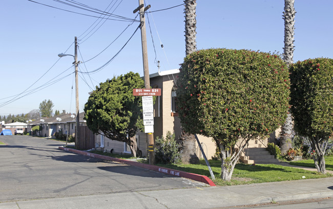 Bartlett Apartments in Hayward, CA - Building Photo - Building Photo