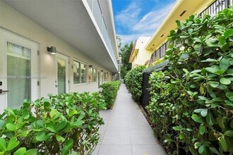 740 Meridian Ave, Unit 25 in Miami Beach, FL - Building Photo - Building Photo