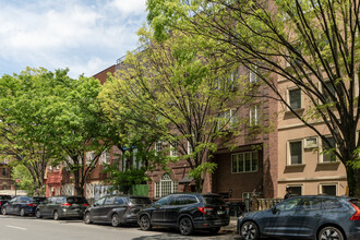 691 Bedford Avenue in Brooklyn, NY - Foto de edificio - Building Photo