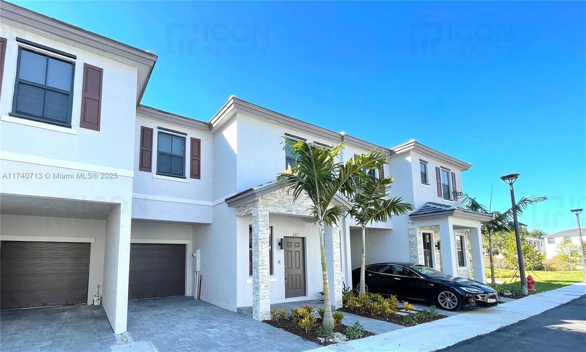 553 SW 19th Ter in Fort Lauderdale, FL - Building Photo