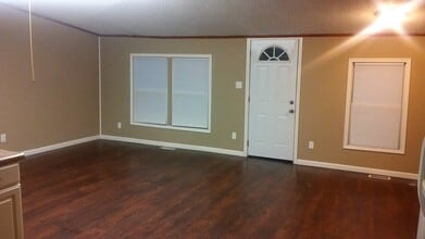 23 Pendleton St in Great Falls, SC - Foto de edificio - Building Photo