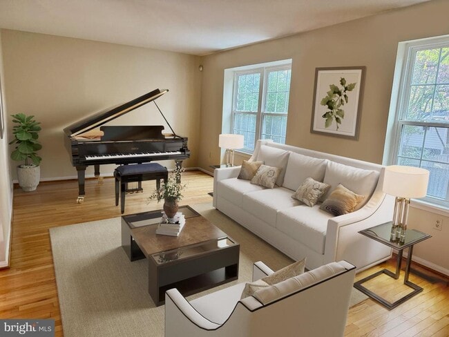 property at 725 Twin Holly Ln