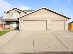 7807 Vendovi Dr in Pasco, WA - Building Photo - Building Photo
