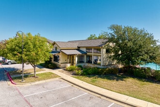 The Retreat At Town Centre in Round Rock, TX - Building Photo - Building Photo