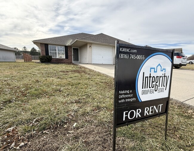 property at 417 NW Woodbury Dr