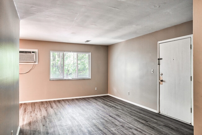 Continental Terrace in Bloomington, IN - Foto de edificio - Building Photo