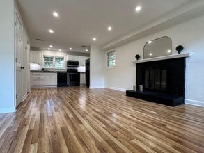 411 Hampton Ct in Falls Church, VA - Building Photo - Building Photo