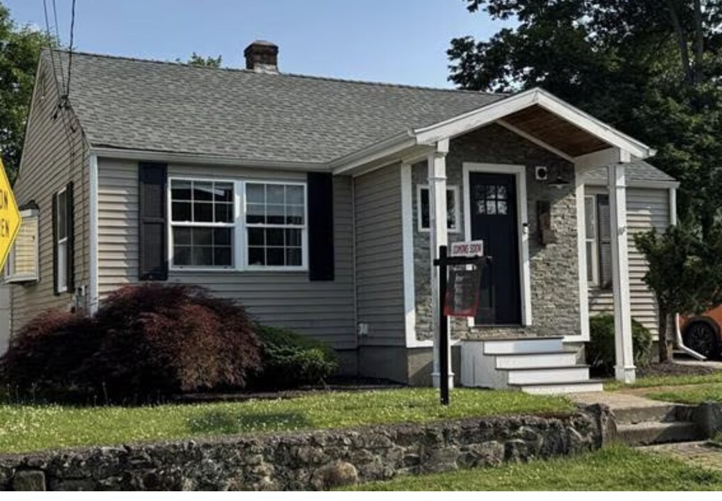 8787 Bald Hill Rd in Warwick, RI - Building Photo