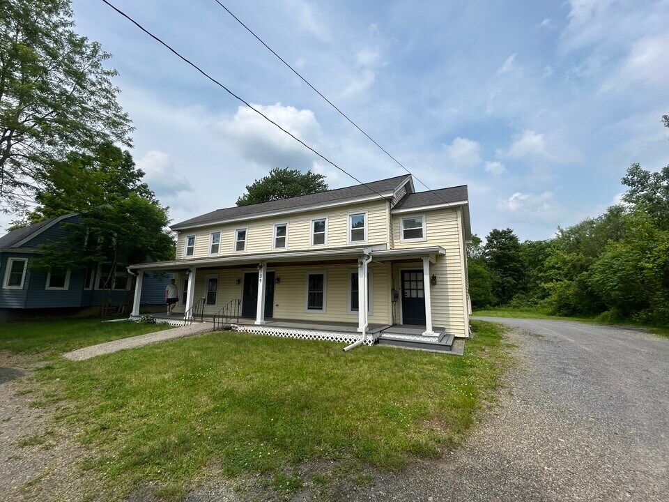 39 Main St, Unit 1 in Ballston Lake, NY - Building Photo