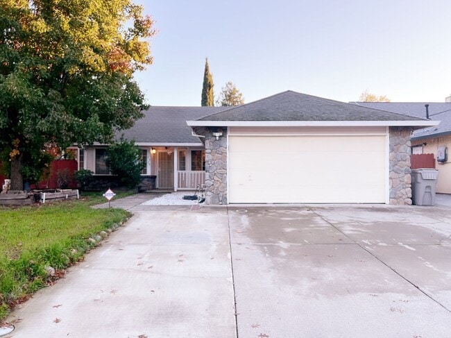 5920 Laguna Ranch Cir in Sacramento, CA - Foto de edificio - Building Photo