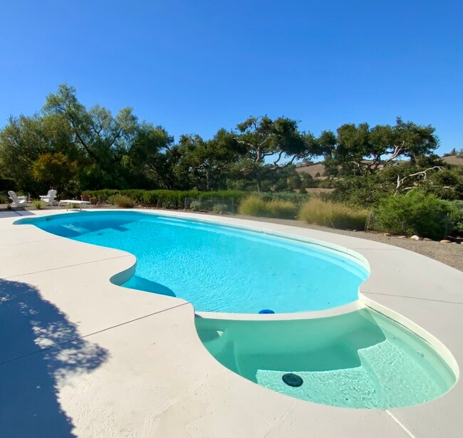 property at 915 Ranch View Ln