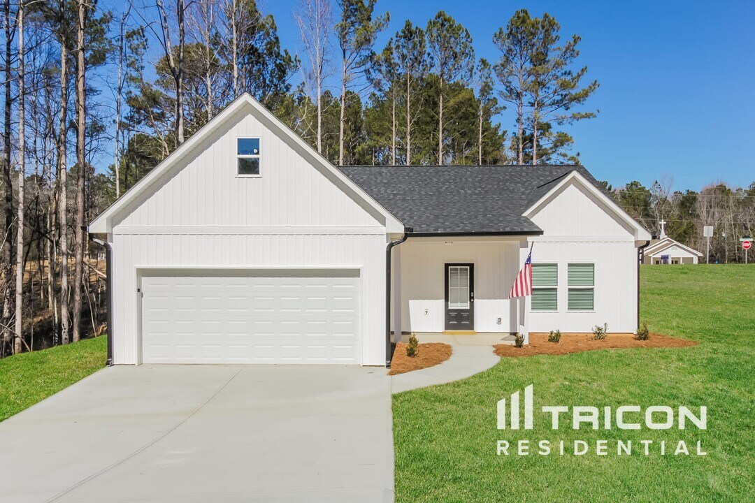 52 Shawnee Trail in Dallas, GA - Building Photo