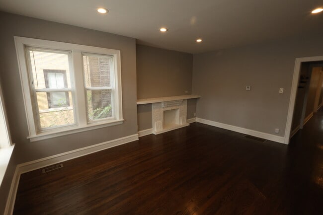 5653 N Talman Ave, Unit 1 in Chicago, IL - Building Photo - Building Photo