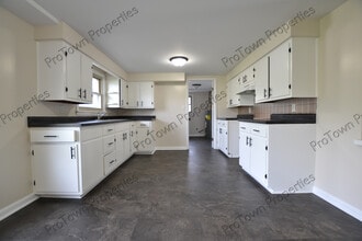 2417 Essington Rd in Joliet, IL - Foto de edificio - Building Photo