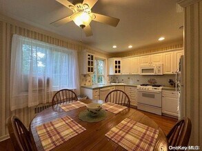 35 Nathan Hale Dr-Unit -25A in Huntington, NY - Building Photo - Building Photo