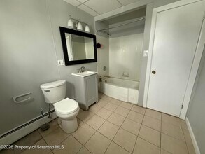 375 Grove St in Scranton, PA - Building Photo - Building Photo