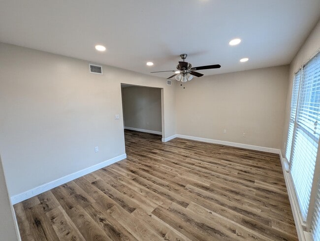 1007 Boulevard De La Parisienne in Mary Esther, FL - Building Photo - Building Photo