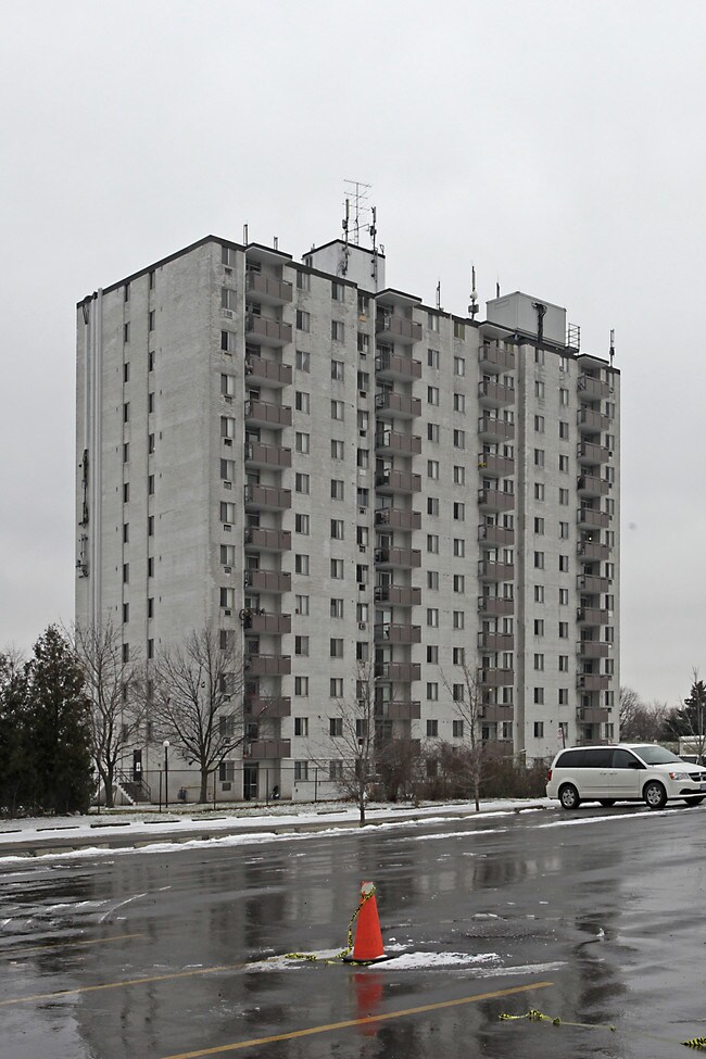 Westdale Apartments in Mississauga, ON - Building Photo - Building Photo