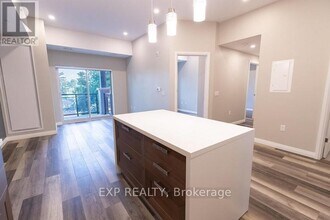 5971 Dorchester Rd in Niagara Falls, ON - Building Photo - Building Photo