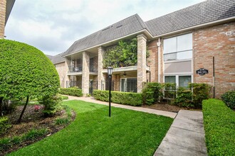 2230 S Piney Point Rd in Houston, TX - Building Photo - Building Photo
