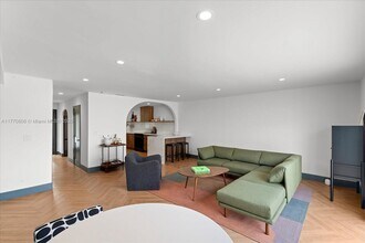 1817 NE 121st St in North Miami, FL - Building Photo - Building Photo