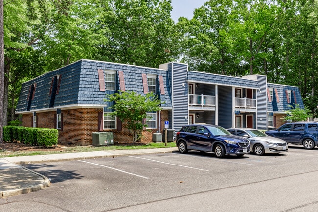 Fox Hill Village in Hampton, VA - Foto de edificio - Building Photo