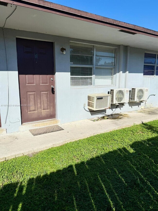 3980 SW 51st St in Fort Lauderdale, FL - Building Photo - Building Photo
