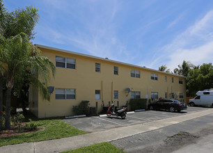 River Terrace Apartments in Fort Lauderdale, FL - Building Photo - Building Photo