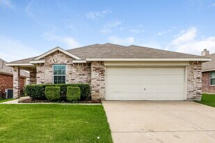 636 Horn St in Crowley, TX - Building Photo