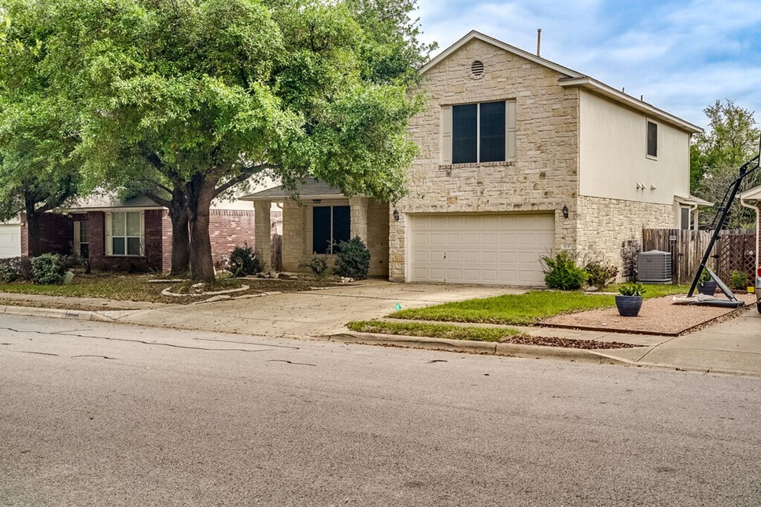 3237 Arroyo Bluff Ln in Round Rock, TX - Foto de edificio