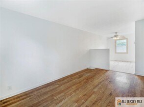 5 Elm Ct in Metuchen, NJ - Building Photo - Building Photo