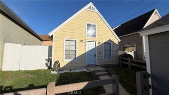 14605 Woodland Dr in Fontana, CA - Building Photo