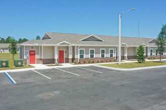 Promenade at Grande Park in Weeki Wachee, FL - Foto de edificio - Building Photo