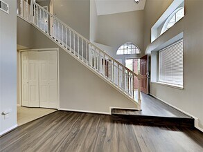 6629 Queensclub Dr in Houston, TX - Foto de edificio - Building Photo