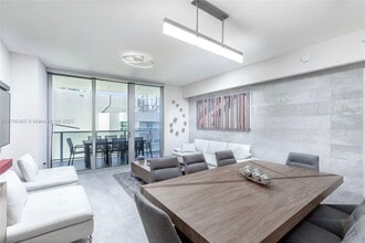 488 NE 18th St, Unit 3911 in Miami, FL - Foto de edificio - Building Photo