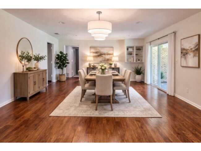 8406 Foxwood Ln in Dallas, TX - Building Photo - Building Photo