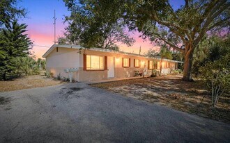 5991 Fairfield Ave S in St. Petersburg, FL - Building Photo