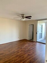 2210 Dorrington St-Unit -401 in Houston, TX - Building Photo - Building Photo