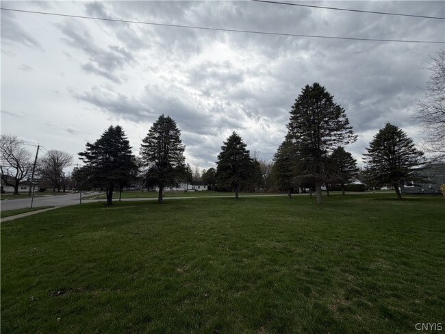 50 New Hartford St in New York Mills, NY - Building Photo - Building Photo