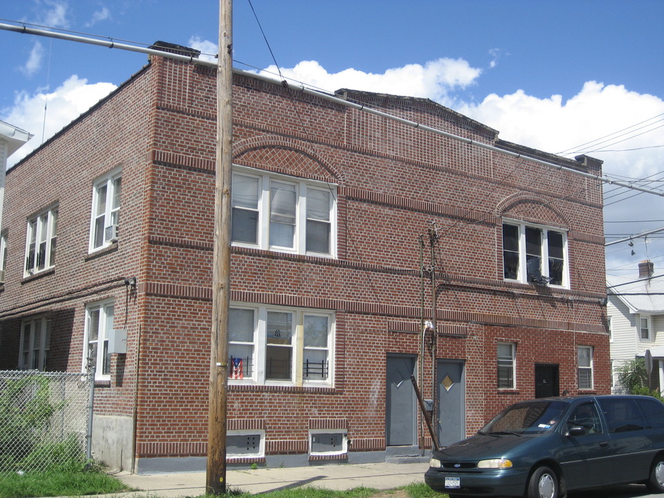 170-174 Grandview Ave in Staten Island, NY - Building Photo