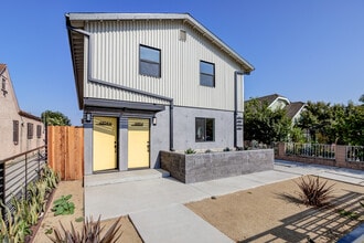 6204 Brynhurst Ave in Los Angeles, CA - Building Photo - Building Photo