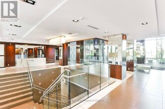 225-2225 Sherway Gardens Rd in Toronto, ON - Building Photo - Building Photo